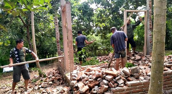 BKPH Maria Donggomasa Bongkar Rumah Permanen Dalam Kawasan Hutan Ncai Kapenta - Kabar Harian Bima