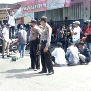 Warga Aksi Solidaritas Untuk Syamsulrizal, Polisi Diminta Usut Tuntas Foto Amoral Ketua Dprd Kabupaten Bima - Kabar Harian Bima