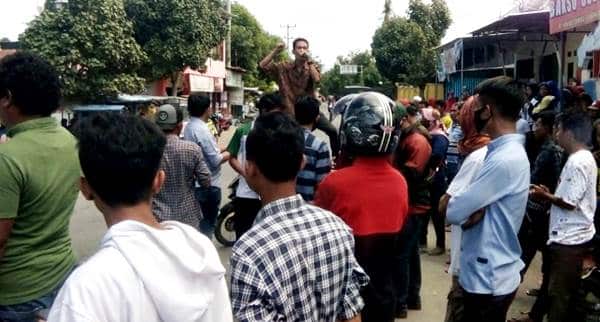 Demonstran Desak Kapolri Copot Kapolda dan Dir Reskrimsus Polda NTB - Kabar Harian Bima