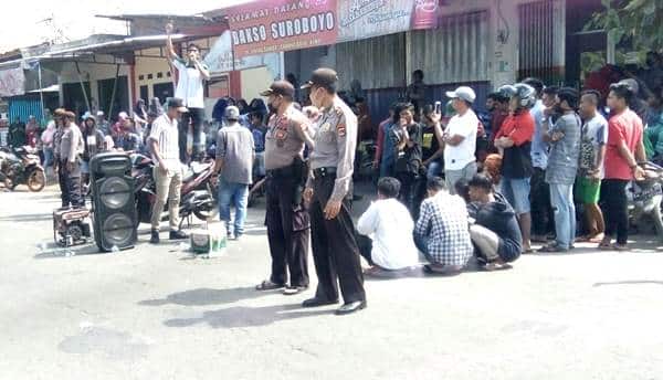Warga Aksi Solidaritas untuk Syamsulrizal, Polisi Diminta Usut Tuntas Foto Amoral Ketua DPRD Kabupaten Bima - Kabar Harian Bima