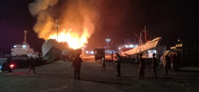 Kapal Terbakar di Pelabuhan Bima Diduga Korsleting Listrik - Kabar Harian Bima