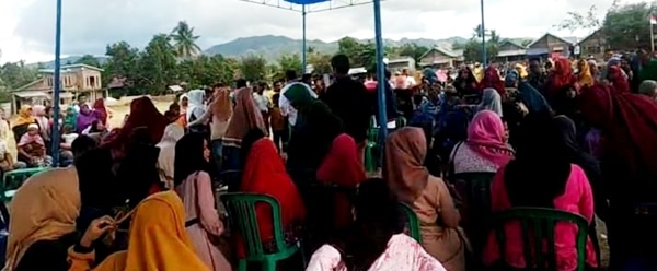 Blusukan di Parado, Umi Eka Disambut Ratusan Emak-Emak - Kabar Harian Bima