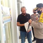 Polres Bima Kota Keliling Pasang Stiker Wajib Masker - Kabar Harian Bima