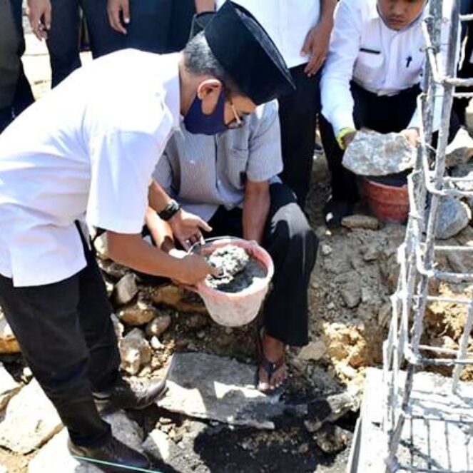 WaliKota Bima Letakan Batu Pertama Pembangunan Masjid At-Taqwa Panggi