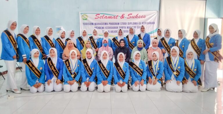 27 Mahasiswi Akbid Surya Mandiri Bima Angkatan ke-X Diyudisium - Kabar Harian Bima