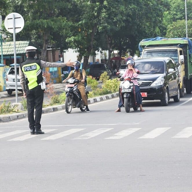 Hari Pahlawan, Sat Lantas Ajak Pengguna Jalan Heningkan Cipta