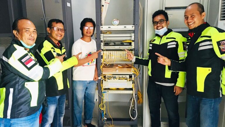 GM Witel NTB Cek Perangkat Telkom dan Tanam Mangrove di Kolo - Kabar Harian Bima