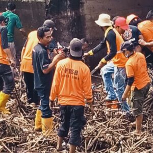 Tim Gabungan Bersihkan Sedimentasi di Jembatan Rabasalo