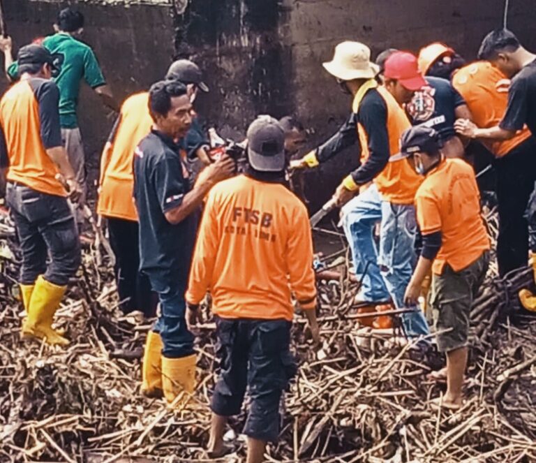 Tim Gabungan Bersihkan Sedimentasi di Jembatan Rabasalo - Kabar Harian Bima