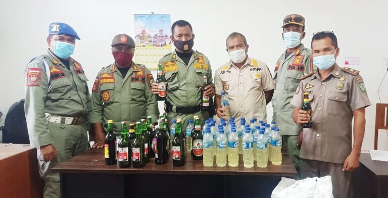 Patroli Reaksi Cepat, Sat Pol Sita Puluhan Botol Miras - Kabar Harian Bima