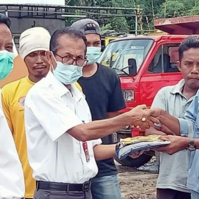 Tingkatkan Kualitas Pelayanan, DLH Bagikan 1.178 Perangkat Kerja