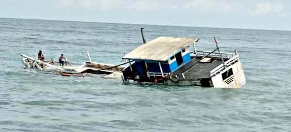 Mesin Mati, Kapal Muat Garam Tenggelam di Perairan Wera - Kabar Harian Bima