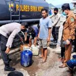 Warga Melayu Kesulitan Kebutuhan Dasar, Polres Bima Kota Salurkan Air Bersih - Kabar Harian Bima