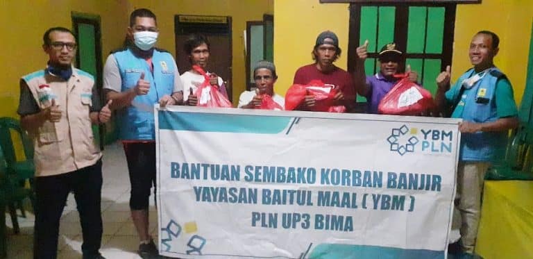 YBM PLN UP3 Bima Salurkan 110 Paket Sembako untuk Warga Terdampak Banjir - Kabar Harian Bima