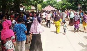Desak Polisi Tangkap Pelaku Pembunuhan Hasanuddin, Warga Rontu Blokir Jalan - Kabar Harian Bima