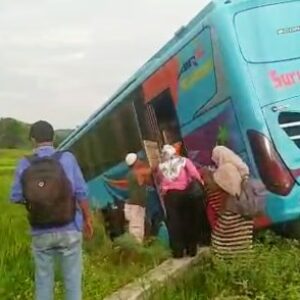 Bus Surya Kencana Mataram Bima Kecelakaan di Sumbawa