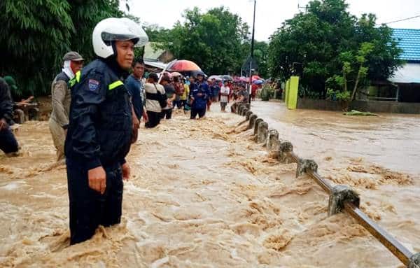 5 Kecamatan di Kabupaten Bima Terendam Banjir, Satu Orang Warga Meninggal - Kabar Harian Bima