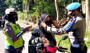 Operasi Keselamatan Rinjani, Polres Bima Kota Bagi-Bagi Masker - Kabar Harian Bima