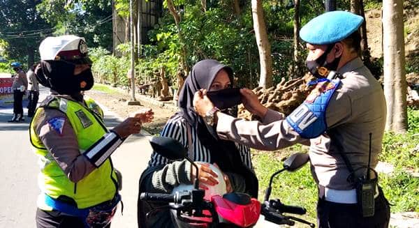 Operasi Keselamatan Rinjani, Polres Bima Kota Bagi-Bagi Masker - Kabar Harian Bima