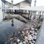 Sampah di Sekitar Masjid Terapung, Gawis: Bukan Ranah DLH yang Bersihkan - Kabar Harian Bima