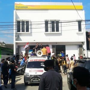 FRM Demo Bank Danamon Bima, Indikasi Penipuan Uang Nasabah Miliaran Rupiah - Kabar Harian Bima
