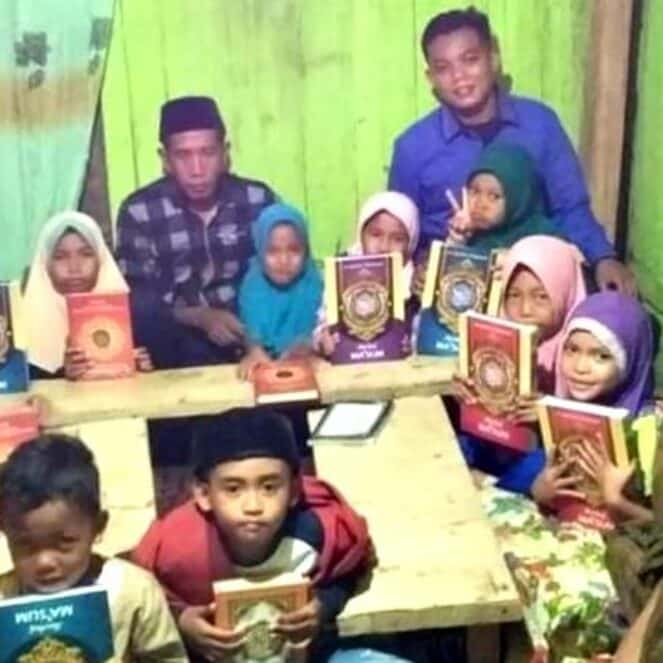 PFS Weki Ndai Mbojo-Yogyakarta Salurkan Al Quran Terjemahan di Bima