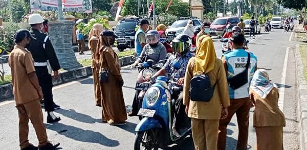 Operasi Gabungan Depan Mako Polres Bima Kota, Puluhan Kendaraan Ditilang - Kabar Harian Bima
