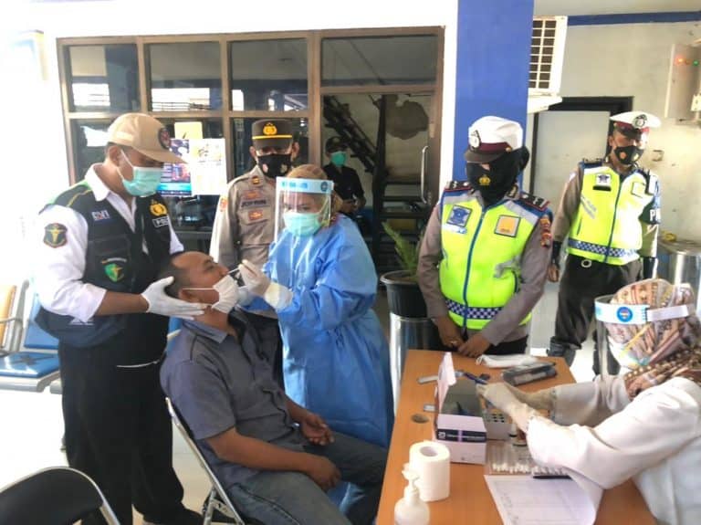 Polres Bima Kota Swab dan Tes Antigen Penumpang di Terminal Dara - Kabar Harian Bima