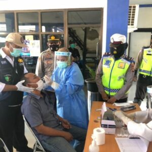 Polres Bima Kota Swab dan Tes Antigen Penumpang di Terminal Dara