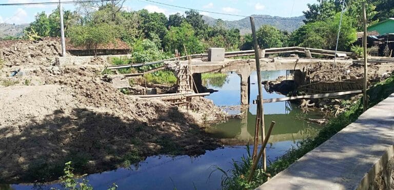 Pekerjaan Jembatan Rabasalo Penatoi Terbengkalai - Kabar Harian Bima