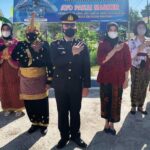 Petugas Sat Lantas Layani Masyarakat dengan Pakaian Adat Nusantara - Kabar Harian Bima
