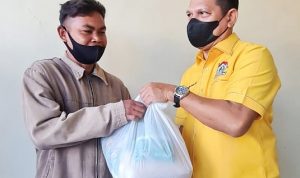 Ketua DPRD Kota Bima Berbagi untuk Warga Terdampak Pandemi - Kabar Harian Bima