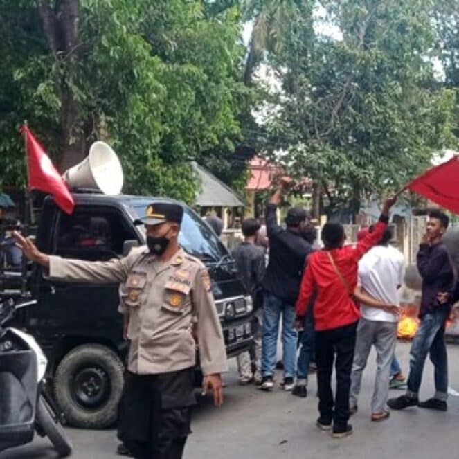 PPMC Demonstrasi, Boikot Jalan di Desa Cenggu