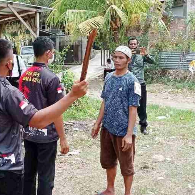Polisi Gelar Rekonstruksi Pembunuhan Pegawai DLH Kota Bima Hasanuddin