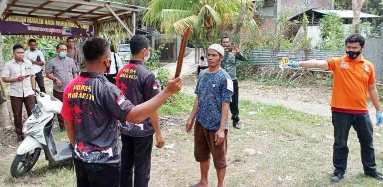 Polisi Gelar Rekonstruksi Pembunuhan Pegawai DLH Kota Bima Hasanuddin - Kabar Harian Bima