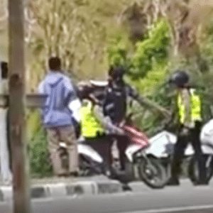 Beredar Video Oknum Polisi di Bima Aniaya Pengendara Saat Razia