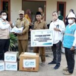 YBM PLN UP3 Bima Bantu Korban Kebakaran di Desa Naru - Kabar Harian Bima
