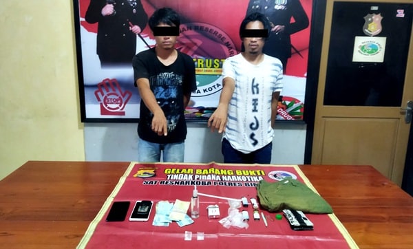 Gerebek Pengguna Sabu-Sabu, 2 Pria Digelandang ke Kantor Polisi - Kabar Harian Bima