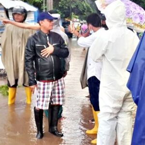 Tinjau Banjir, Wawali Feri Sofiyan Bagikan Nasi Kotak - Kabar Harian Bima