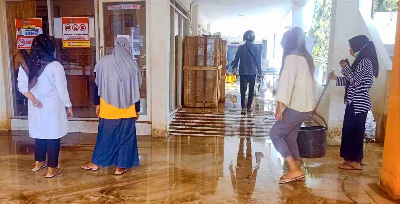 Diterjang Banjir, Pelayanan RSUD Kota Bima Ditutup - Kabar Harian Bima