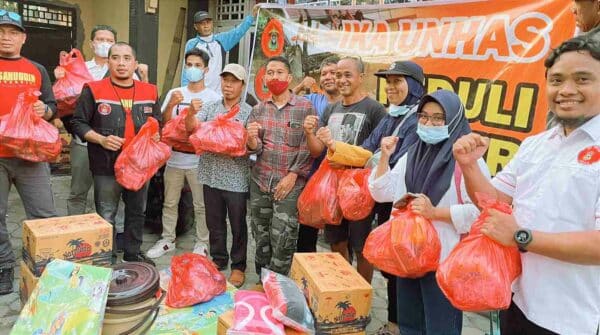 IKA Unhas NTB Berbagi untuk Korban Banjir Lombok Barat - Kabar Harian Bima