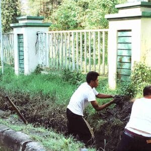 Antisipasi Banjir Meluap, Dinas PUPR Bersihkan Drainase Tersumbat - Kabar Harian Bima