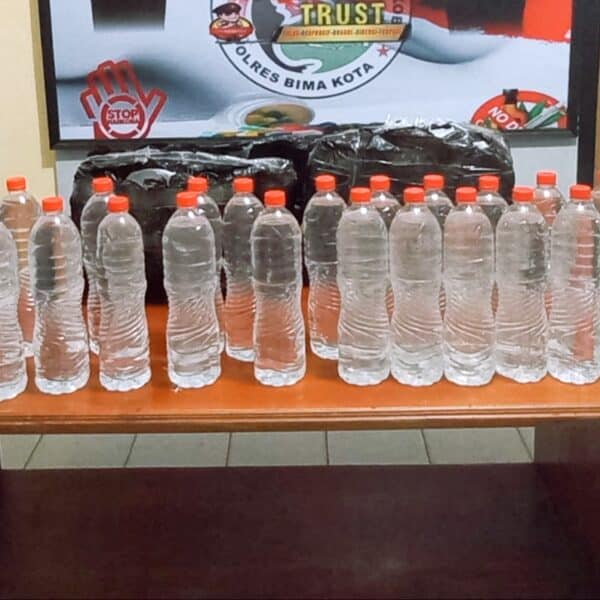 Polisi Sita Puluhan Botol Arak Tuban Siap Edar