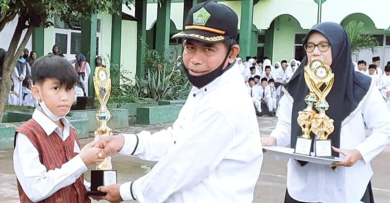 Siswa SD Insan Kamil Sabet Juara 1 Lomba ISOC Kategori Mapel IPA - Kabar Harian Bima