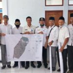 Camat Mpunda Serahkan Peta Wilayah 10 Kelurahan - Kabar Harian Bima