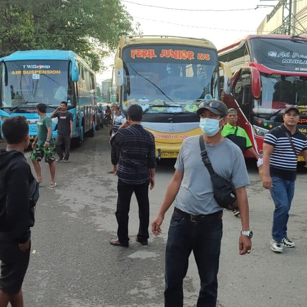 Izin Trayek Ilegal, Agen PO Bus Blokir Jalan