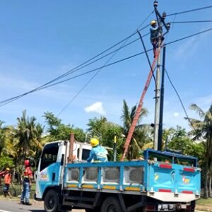 PLN Terus Berupaya Perbaiki Jaringan Listrik Desa Bajo - Kabar Harian Bima