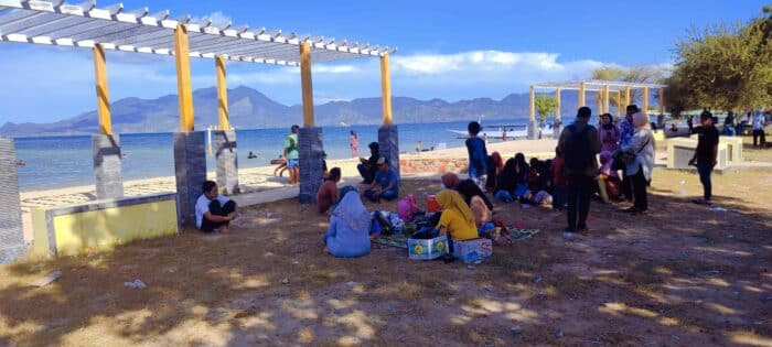 Libur Lebaran dan Wisata, Pantai Lariti Tetap Jadi Idola - Kabar Harian Bima