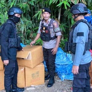 Polisi Amankan 936 Botol Miras Ditimbun di Sambinae