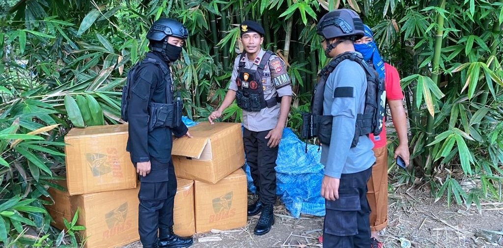 Polisi Amankan 936 Botol Miras Ditimbun di Sambinae - Kabar Harian Bima
